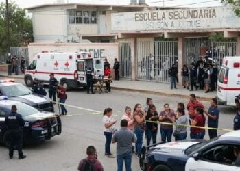 Matan a subdirectora en ataque en secundaria de Torreón; detienen a dos exalumnos