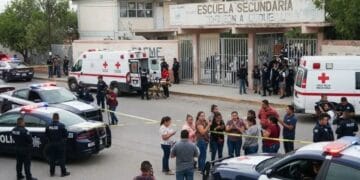 Matan a subdirectora en ataque en secundaria de Torreón; detienen a dos exalumnos